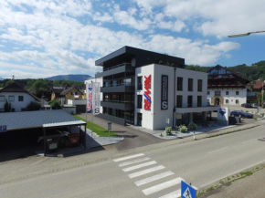 Отель Ferienwohnung Ebenzweier  Альтмюнстер